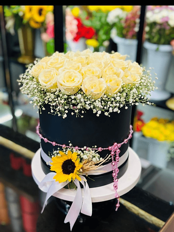  Gaziantep Çiçekçiler - Siyah Kutuda 21 Adet Canlı Beyaz Gül 