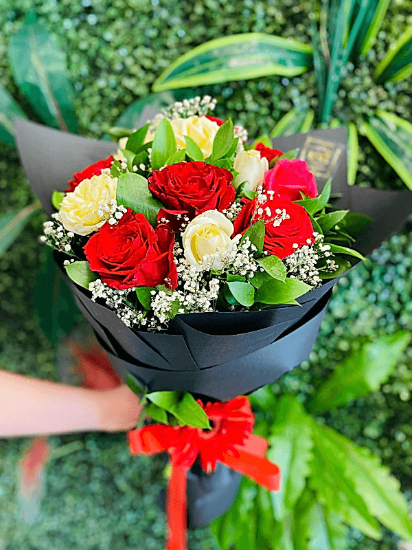  Gaziantep Floristen - 11 GEMISCHTE ROSENSTRÄUSSE IN ROT UND WEISS