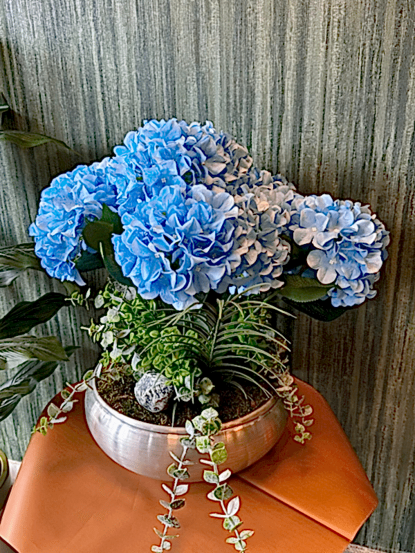 Gaziantep Çiçek Siparişi - Gri Metal Vazoda Yapay Mavi Ortanca Çiçeği