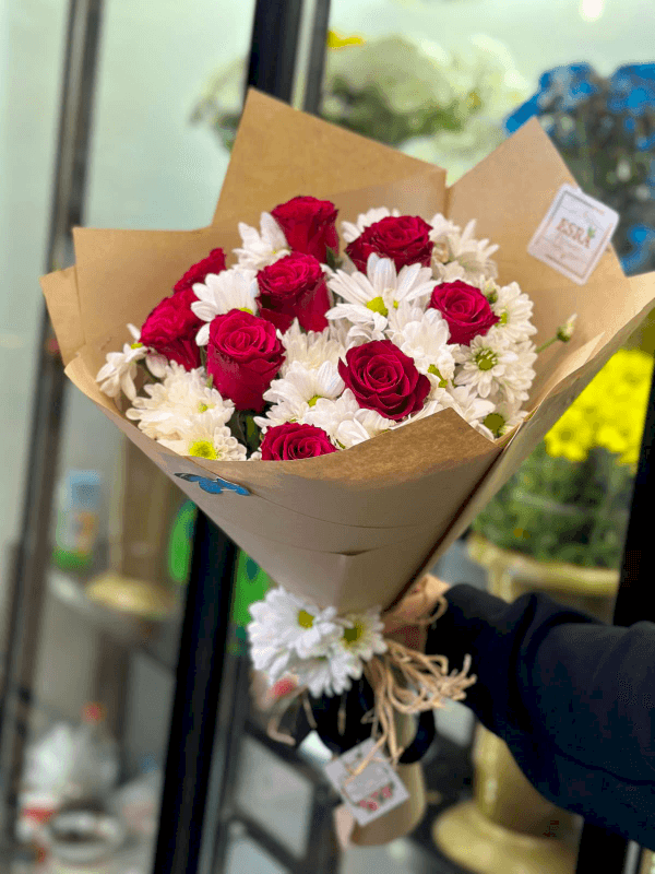  Gaziantep Çiçek Gönder - 8 Kırmızı Gül ve Papatya Şıklığı 