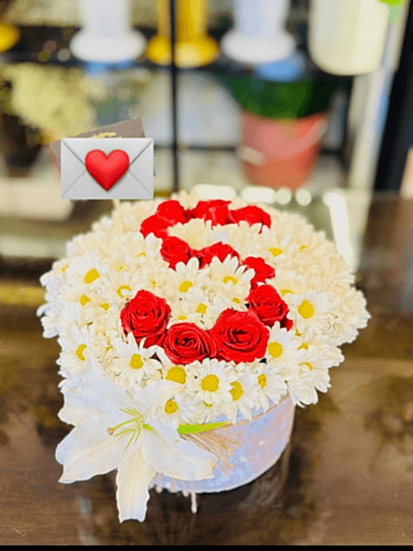  Gaziantep Çiçekler - Kutuda Papatya ve Kırmızı Güllerle Baş Harf