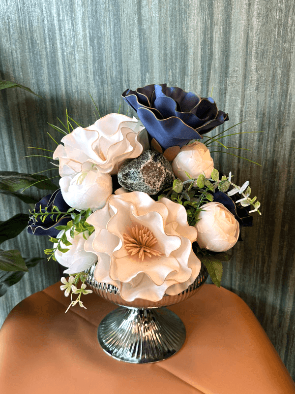 Gaziantep Çiçek Siparişi - Metal  Saksıda  Yapay Çiçek