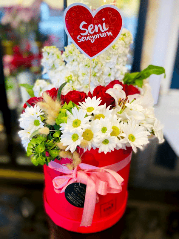 Gaziantep Çiçek Gönder - Kırmızı Kutuda Mevsim Çiçekli Arajman