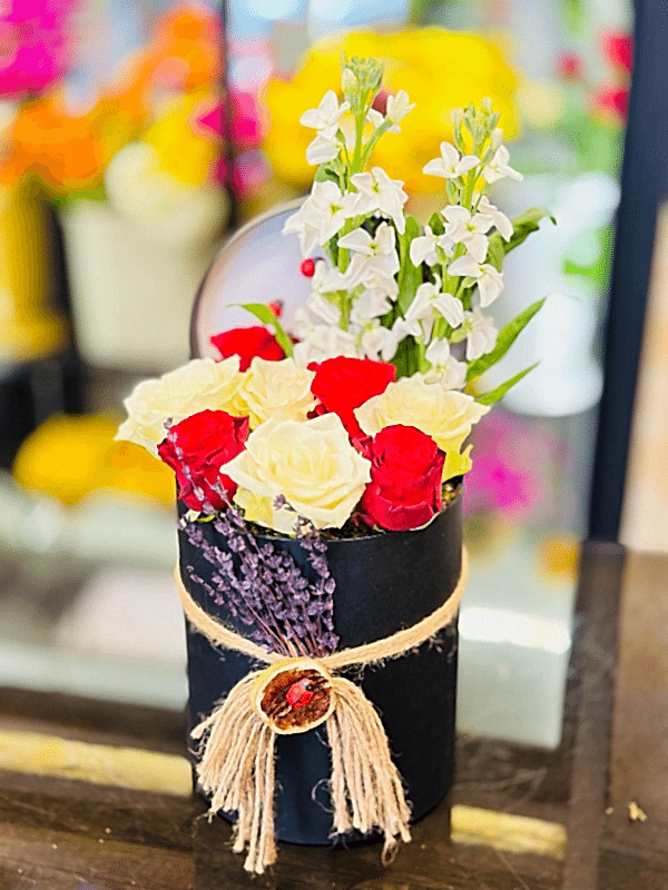  Gaziantep Çiçekçiler - Kutuda Kırmızı Beyaz Gül 