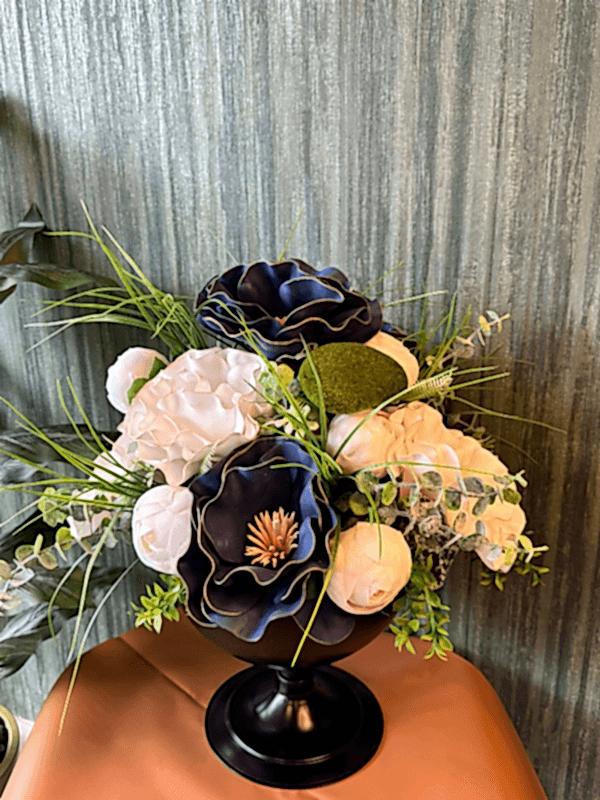 Gaziantep Çiçek Siparişi - Metal Saksıda Lacivert Beyaz Yapay