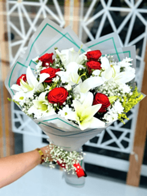  Gaziantep Çiçek Gönder - Beyaz Zambak ve Kırmızı Gül Harika Tasarım