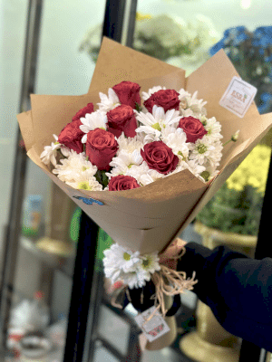  Gaziantep Çiçek Gönder - 8 Kırmızı Gül ve Papatya Şıklığı 